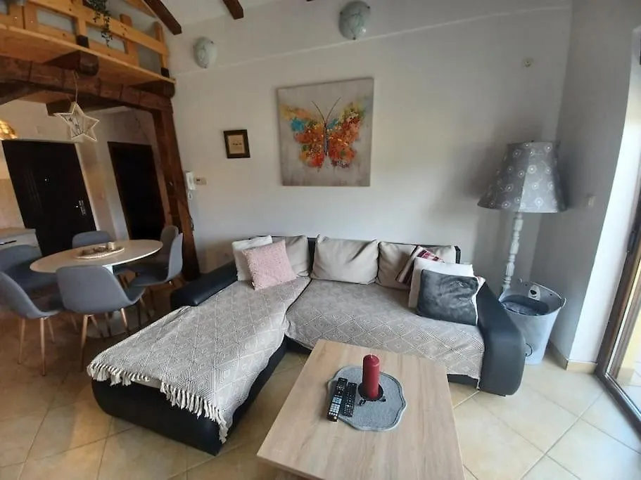Apartman Zara - Fuzine Vrata Apartment